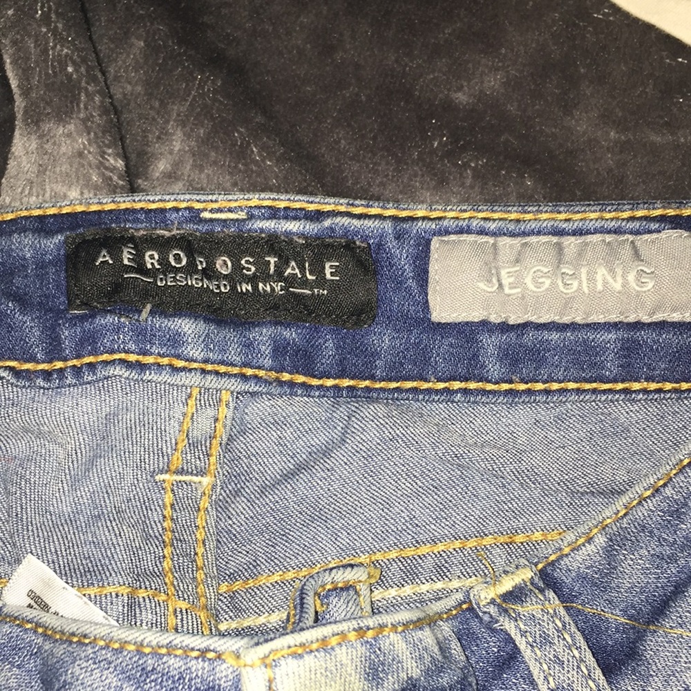 light blue jegging jeans